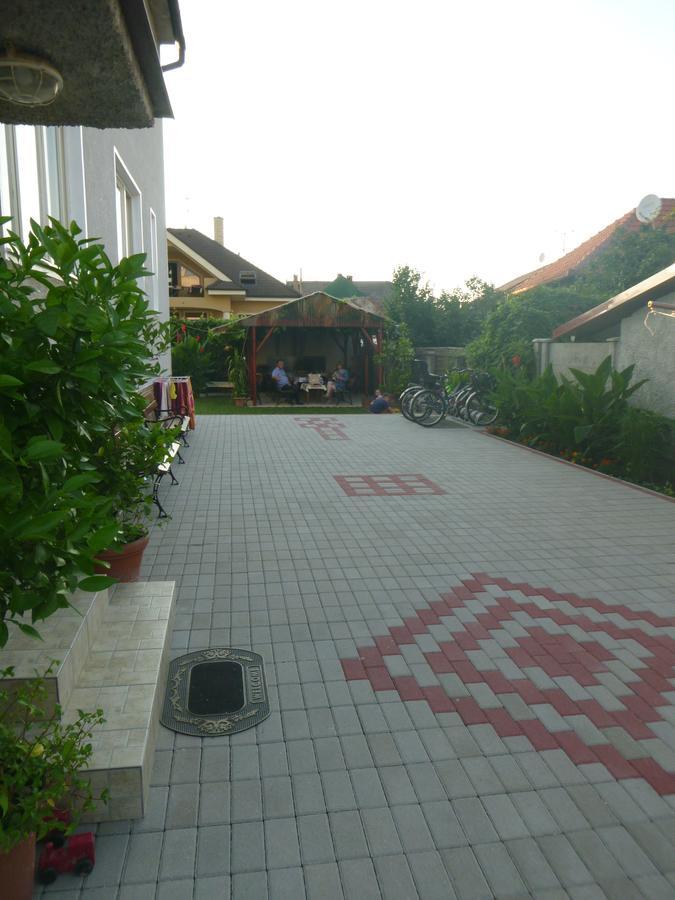 Apartmanovy Dom Grand Sturovo Exterior photo